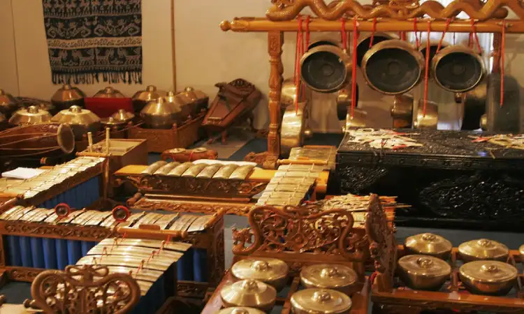 Gamelan Ukir Berlapis Logam Mulia, Sumber: gumlet.io