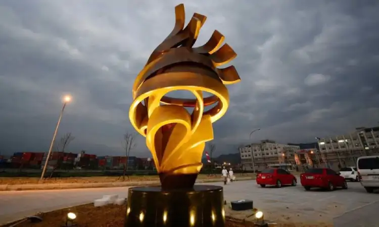 Patung perunggu kontemporer besar, Sumber: metalsculpture.com