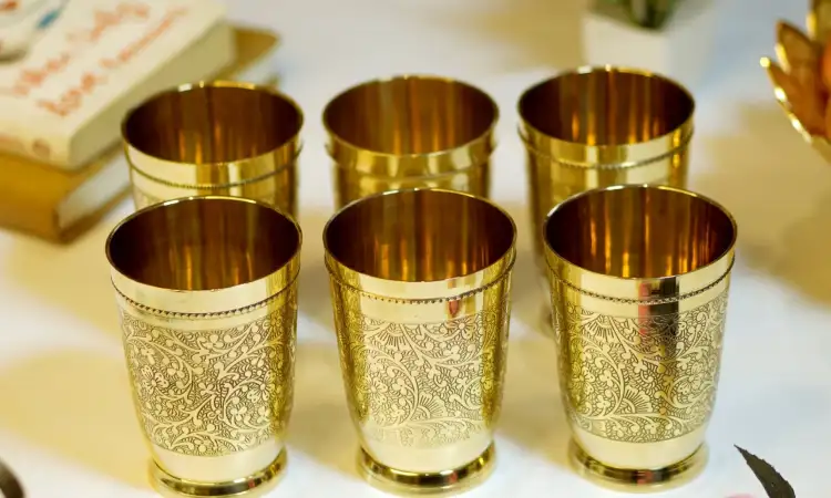 Gelas kuningan, Sumber: brassglobe.com