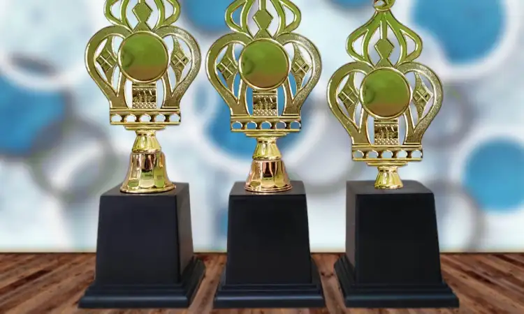 Pemberian bobot piala, Sumber: lazada.co.id