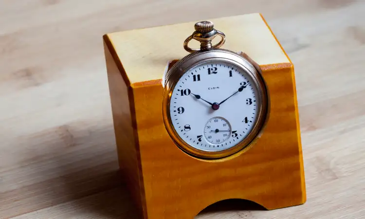 Jam meja, Sumber: hodinkee.com