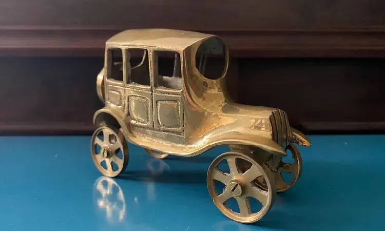 Miniatur mobil klasik,  Sumber: etsystatic.com