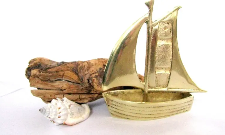 Miniatur perahu, Sumber: etsystatic.com