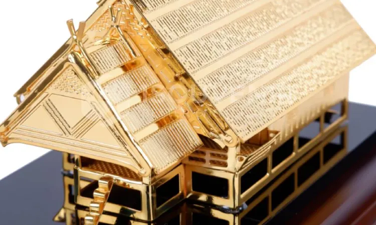 Miniatur rumah adat, Sumber: 1souvenir.com