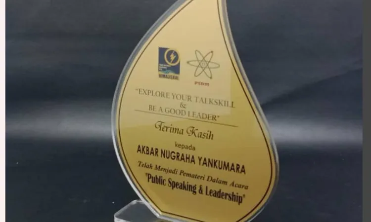 Plakat bentuk daun, Sumber: facebook.com