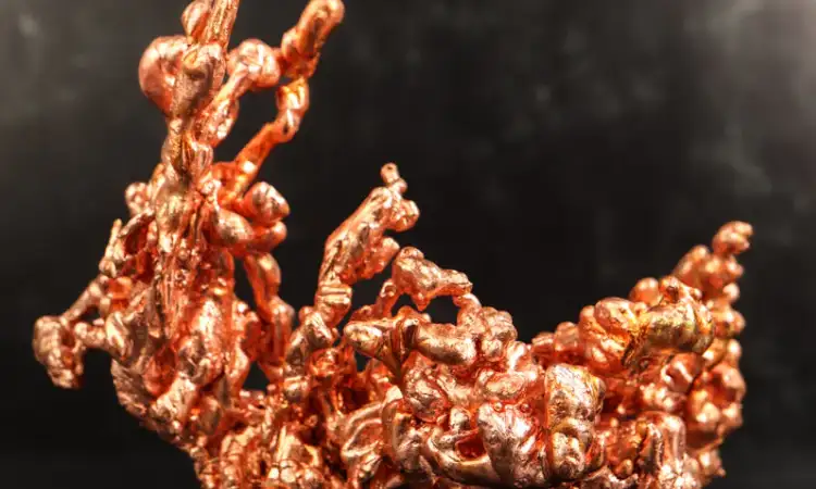 Patung abstrak dari tembaga, Sumber: crystalmagic.com