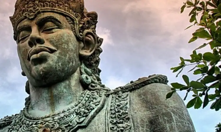 Patung tradisional, Sumber: googleusercontent.com