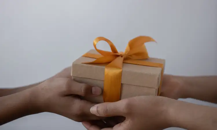 Gift untuk nasabah, Sumber: pexels.com