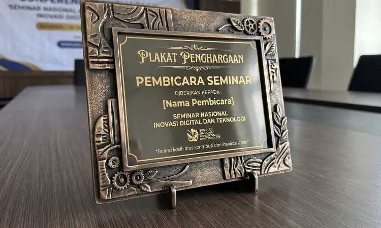 Frame Logam Artistik, Sumber: AI
